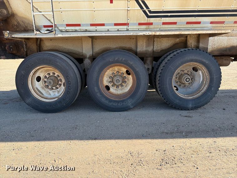 image for item EA0510 1994 Red River live bottom trailer