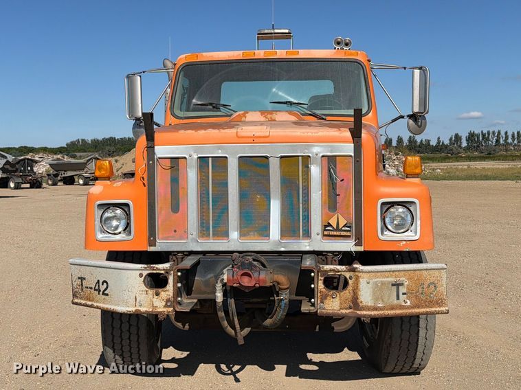 image for item EA0514 1999 International F-2574 truck cab and chassis