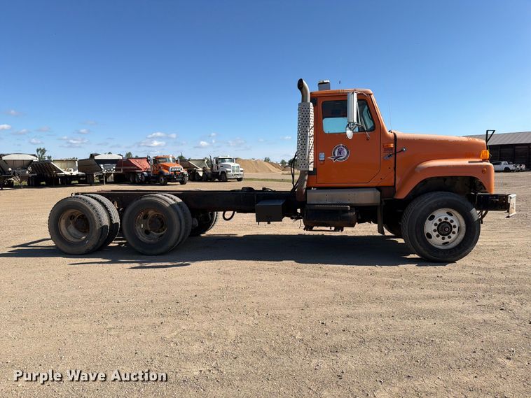 image for item EA0514 1999 International F-2574 truck cab and chassis