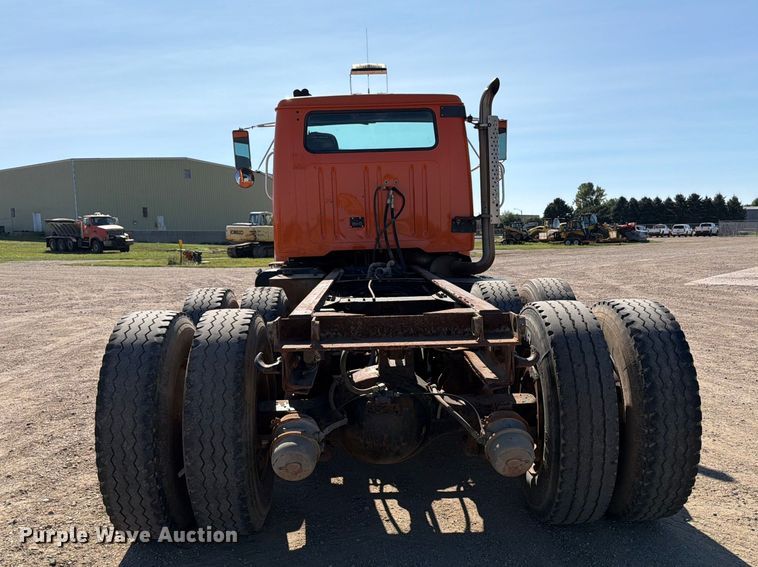 image for item EA0514 1999 International F-2574 truck cab and chassis