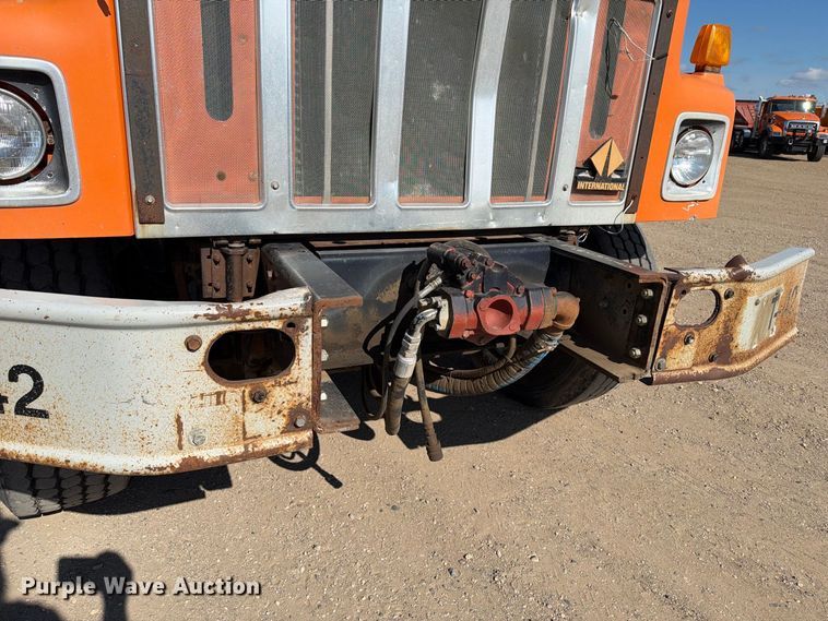 image for item EA0514 1999 International F-2574 truck cab and chassis