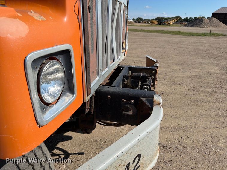 image for item EA0514 1999 International F-2574 truck cab and chassis