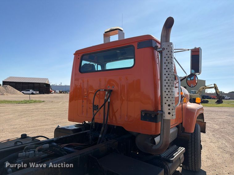 image for item EA0514 1999 International F-2574 truck cab and chassis
