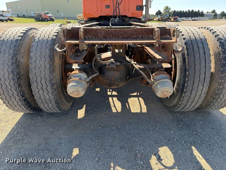 image for item EA0514 1999 International F-2574 truck cab and chassis