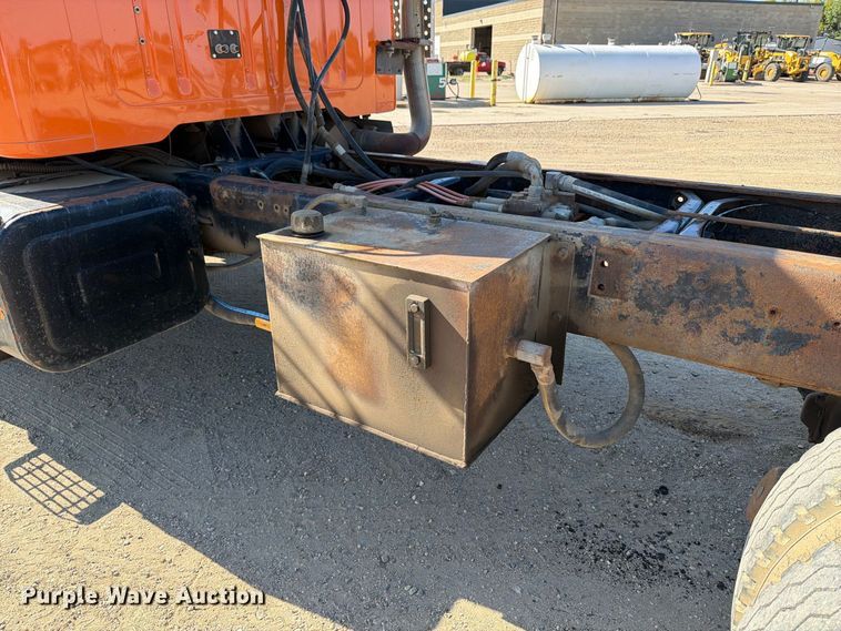 image for item EA0514 1999 International F-2574 truck cab and chassis