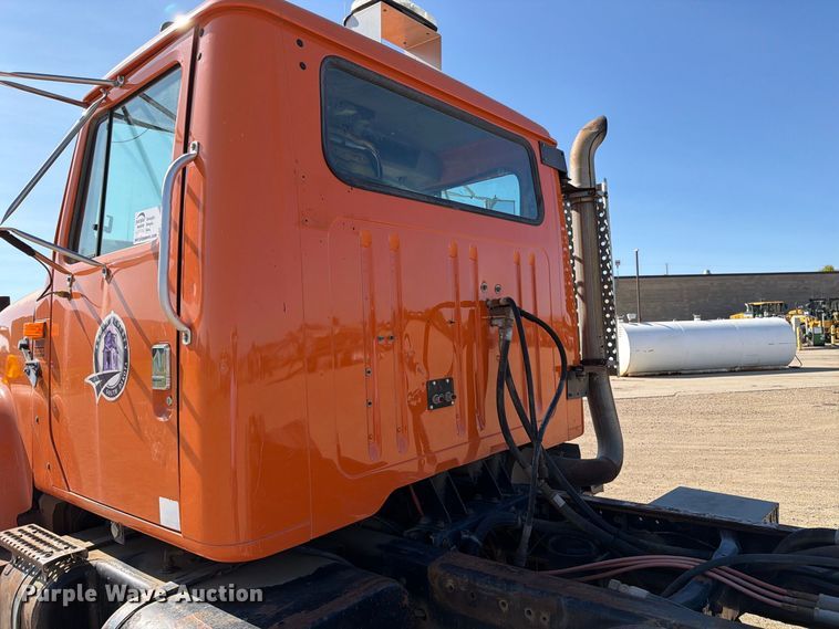 image for item EA0514 1999 International F-2574 truck cab and chassis