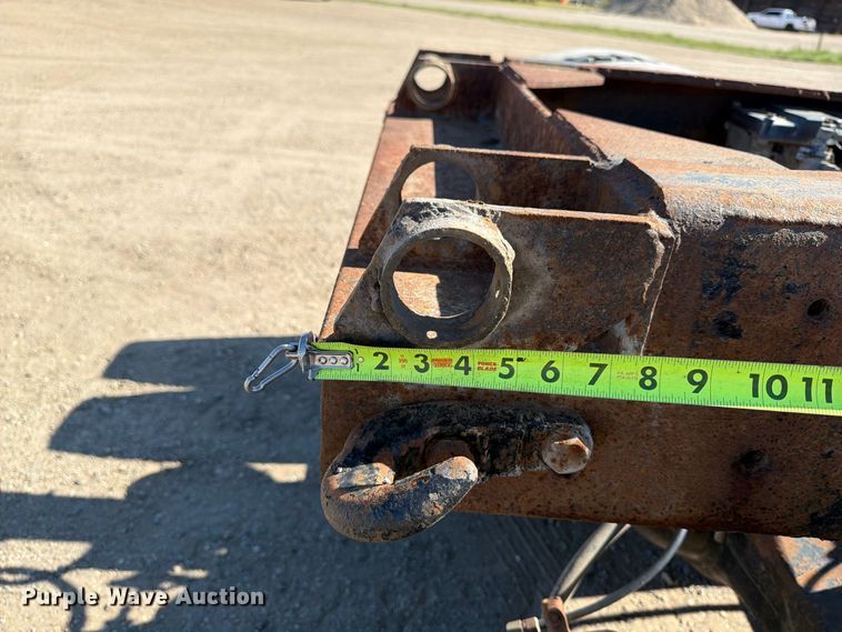 image for item EA0514 1999 International F-2574 truck cab and chassis
