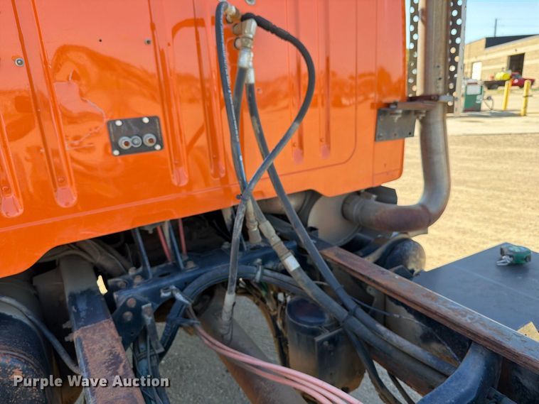 image for item EA0514 1999 International F-2574 truck cab and chassis