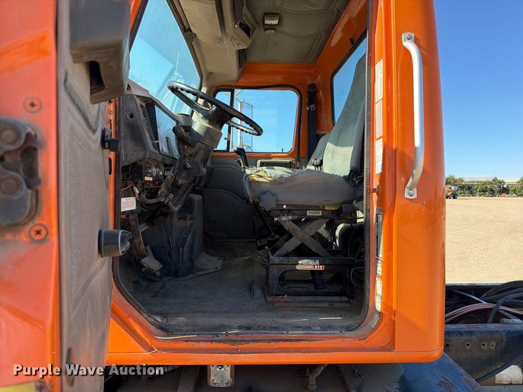 image for item EA0514 1999 International F-2574 truck cab and chassis