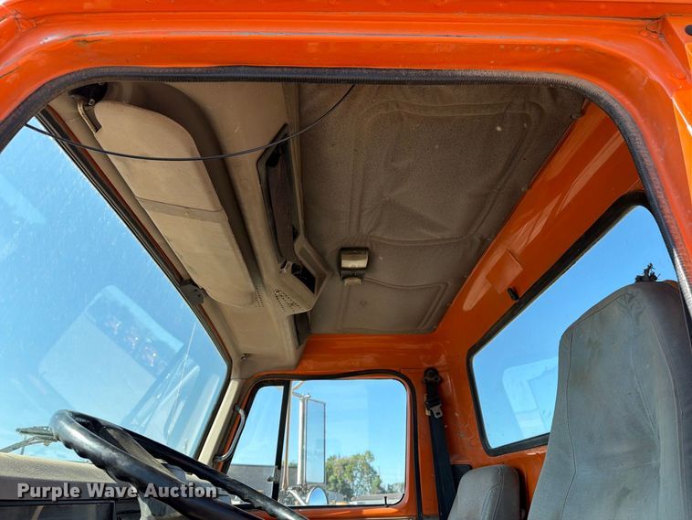 image for item EA0514 1999 International F-2574 truck cab and chassis