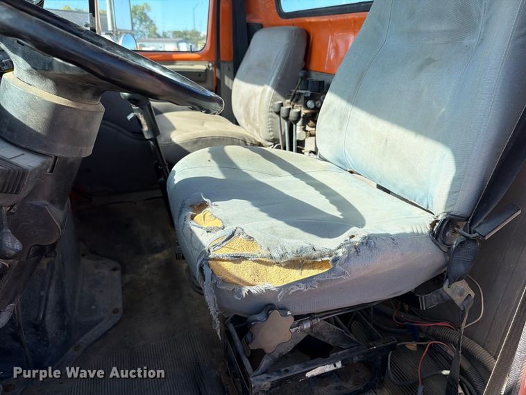 image for item EA0514 1999 International F-2574 truck cab and chassis