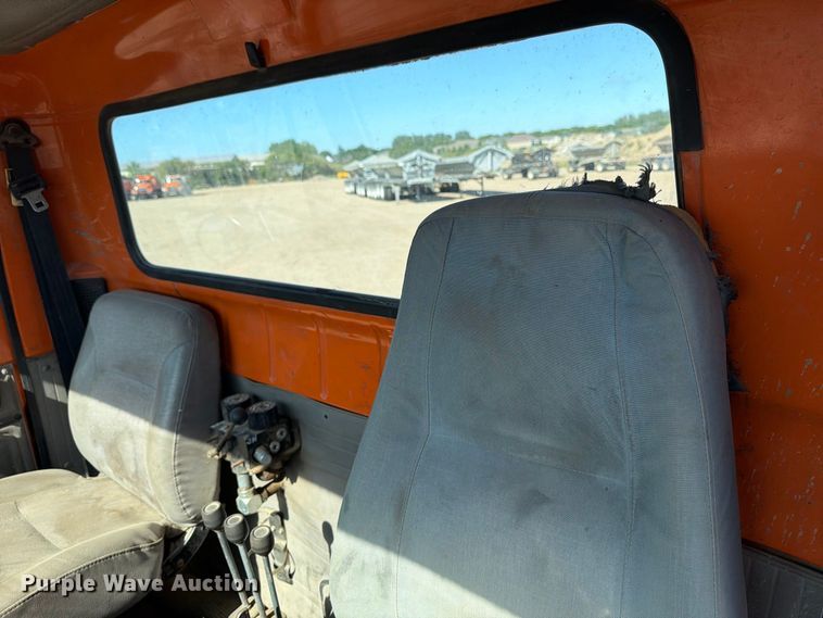 image for item EA0514 1999 International F-2574 truck cab and chassis
