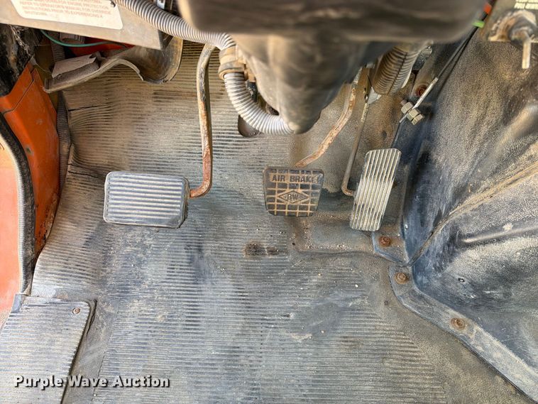 image for item EA0514 1999 International F-2574 truck cab and chassis