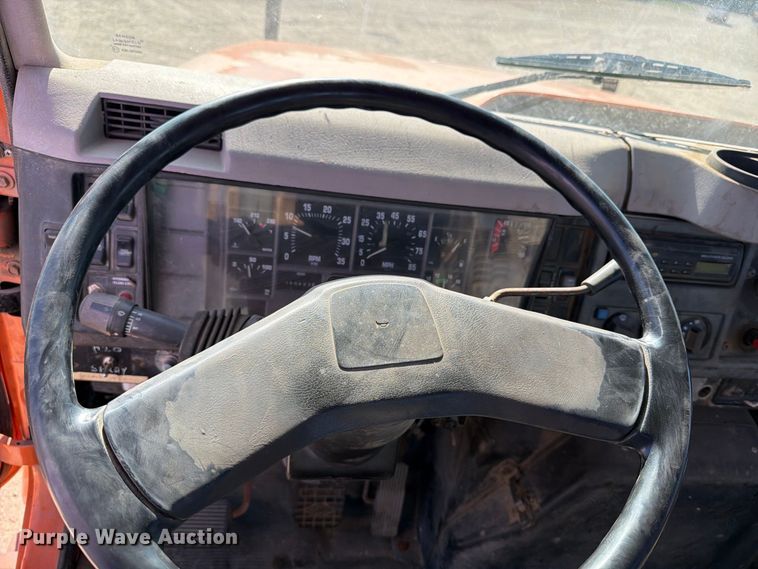 image for item EA0514 1999 International F-2574 truck cab and chassis