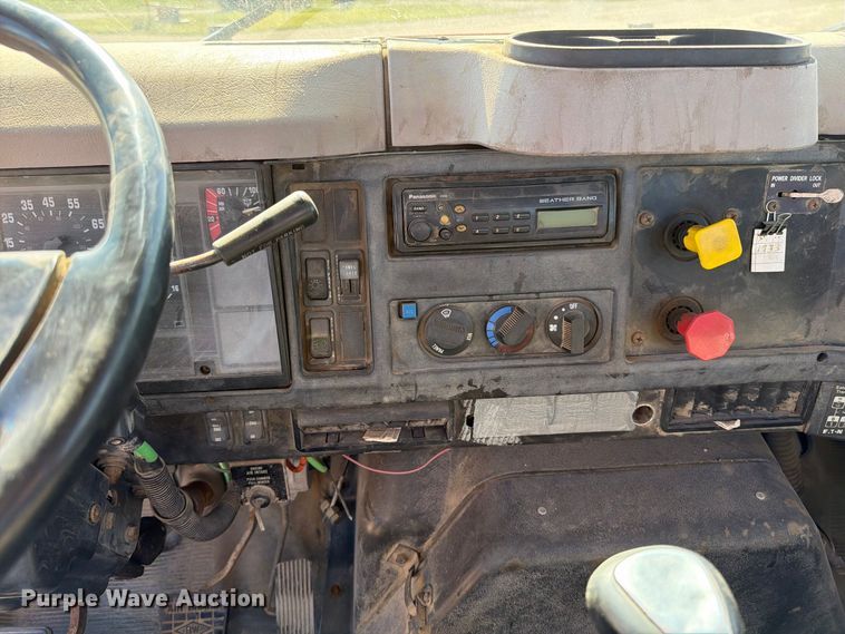 image for item EA0514 1999 International F-2574 truck cab and chassis
