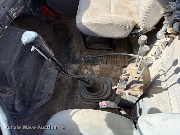 image for item EA0514 1999 International F-2574 truck cab and chassis