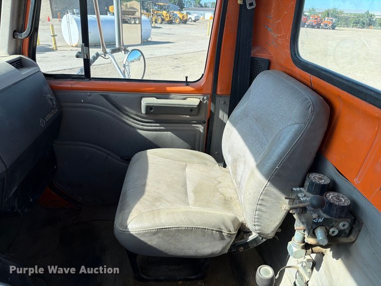 image for item EA0514 1999 International F-2574 truck cab and chassis