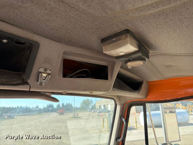 image for item EA0514 1999 International F-2574 truck cab and chassis
