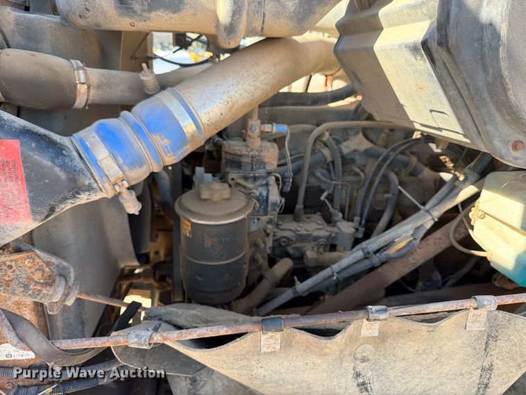image for item EA0514 1999 International F-2574 truck cab and chassis