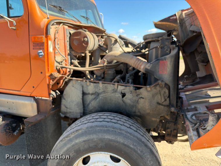 image for item EA0514 1999 International F-2574 truck cab and chassis