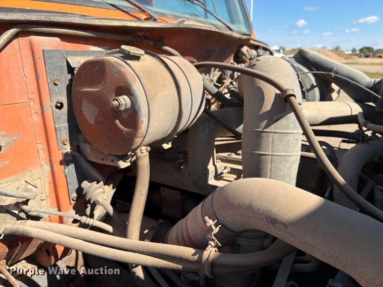 image for item EA0514 1999 International F-2574 truck cab and chassis