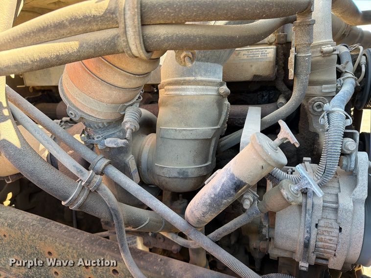 image for item EA0514 1999 International F-2574 truck cab and chassis