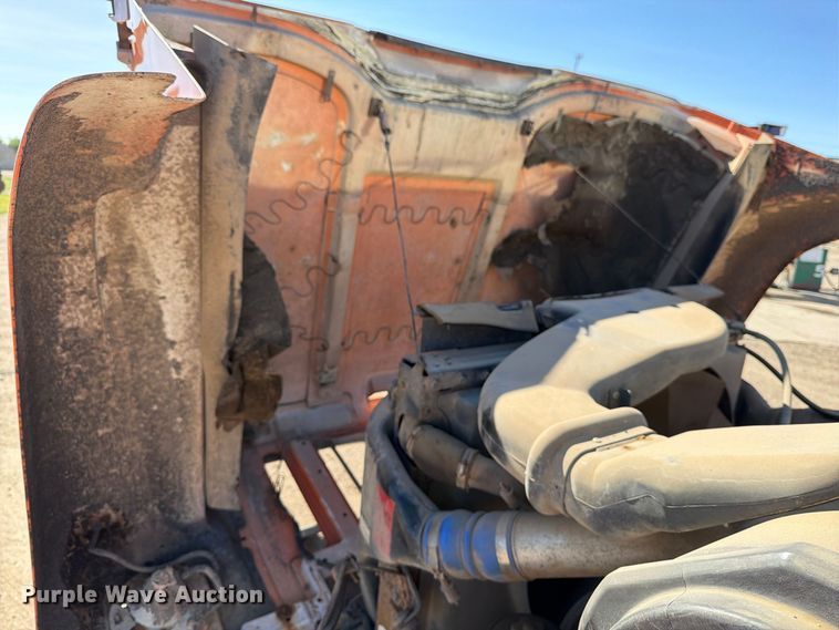 image for item EA0514 1999 International F-2574 truck cab and chassis