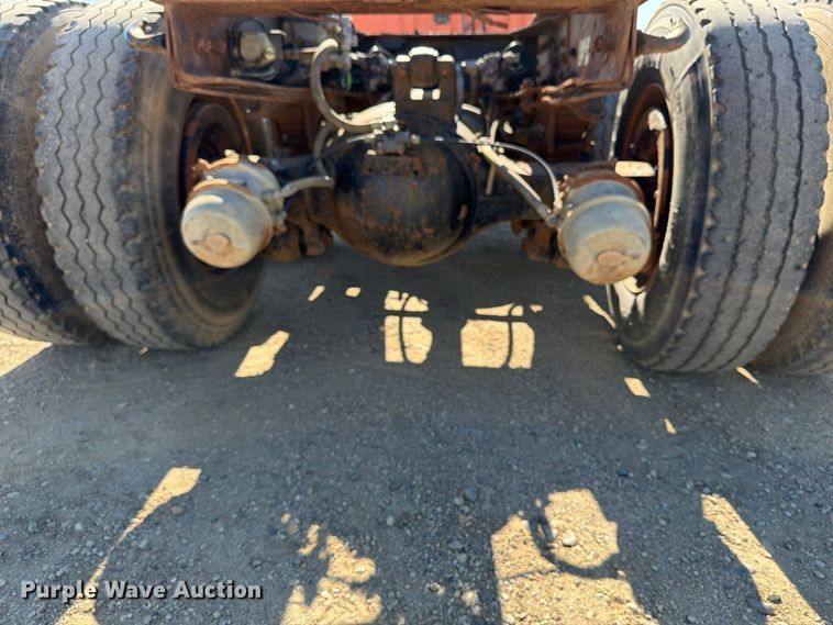 image for item EA0514 1999 International F-2574 truck cab and chassis