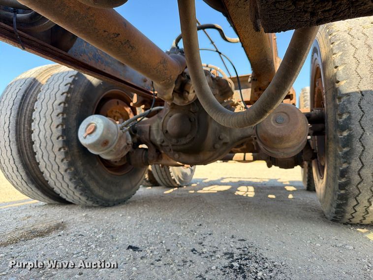 image for item EA0514 1999 International F-2574 truck cab and chassis
