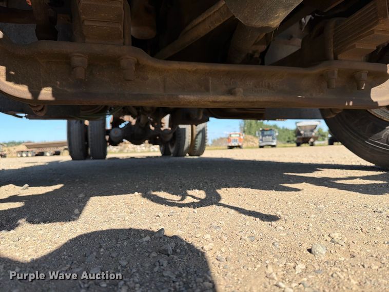 image for item EA0514 1999 International F-2574 truck cab and chassis