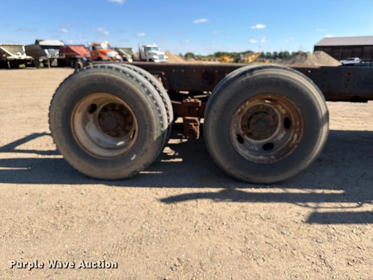 image for item EA0514 1999 International F-2574 truck cab and chassis
