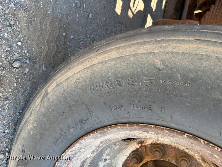 image for item EA0514 1999 International F-2574 truck cab and chassis