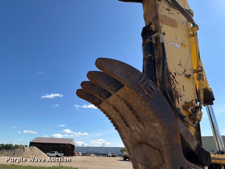 image for item EA0515 Kobelco SK210LC excavator