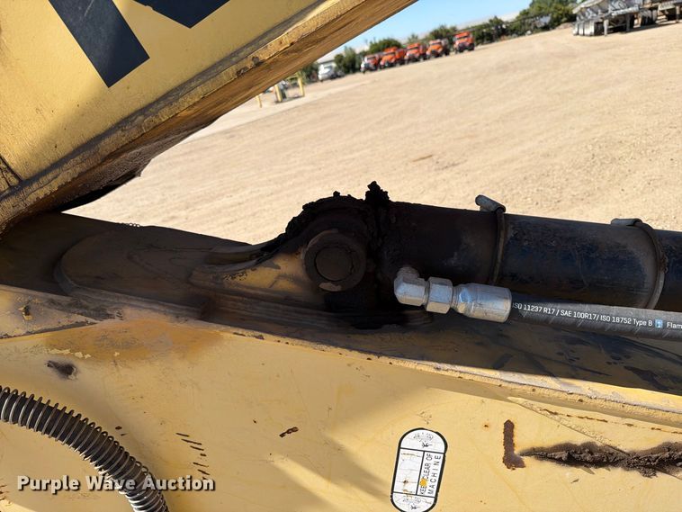 image for item EA0515 Kobelco SK210LC excavator