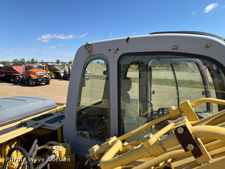 image for item EA0515 Kobelco SK210LC excavator