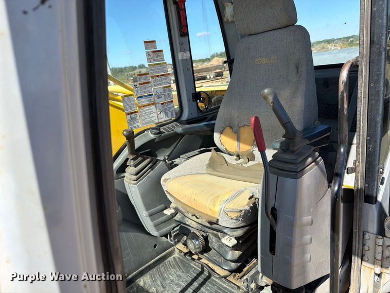 image for item EA0515 Kobelco SK210LC excavator