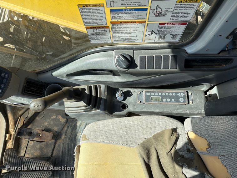 image for item EA0515 Kobelco SK210LC excavator