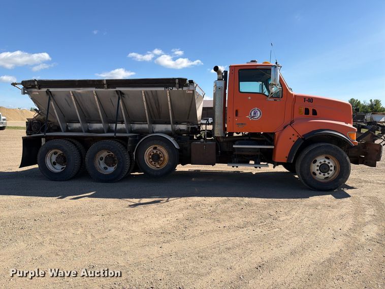 image for item EA0516 2006 Sterling Truck L9500 Series applicator truck