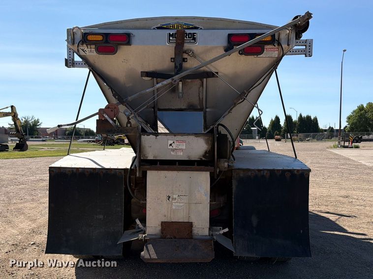 image for item EA0516 2006 Sterling Truck L9500 Series applicator truck