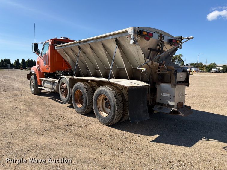 image for item EA0516 2006 Sterling Truck L9500 Series applicator truck