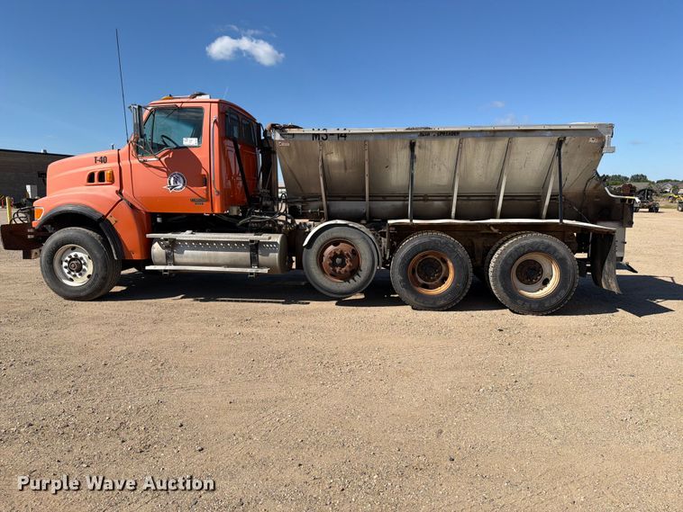 image for item EA0516 2006 Sterling Truck L9500 Series applicator truck