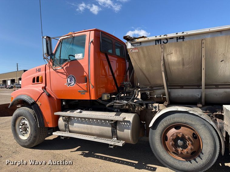 image for item EA0516 2006 Sterling Truck L9500 Series applicator truck