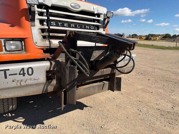 image for item EA0516 2006 Sterling Truck L9500 Series applicator truck