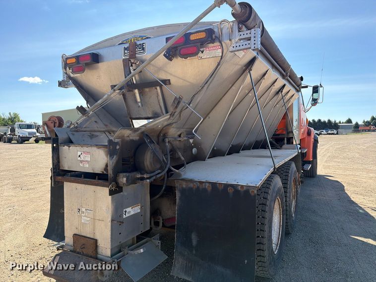 image for item EA0516 2006 Sterling Truck L9500 Series applicator truck