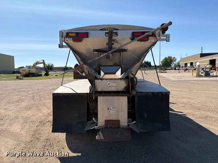 image for item EA0516 2006 Sterling Truck L9500 Series applicator truck
