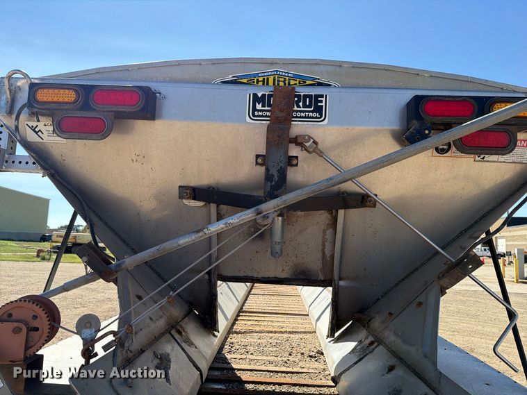 image for item EA0516 2006 Sterling Truck L9500 Series applicator truck