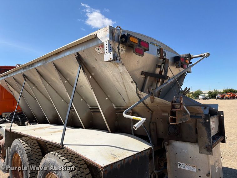 image for item EA0516 2006 Sterling Truck L9500 Series applicator truck