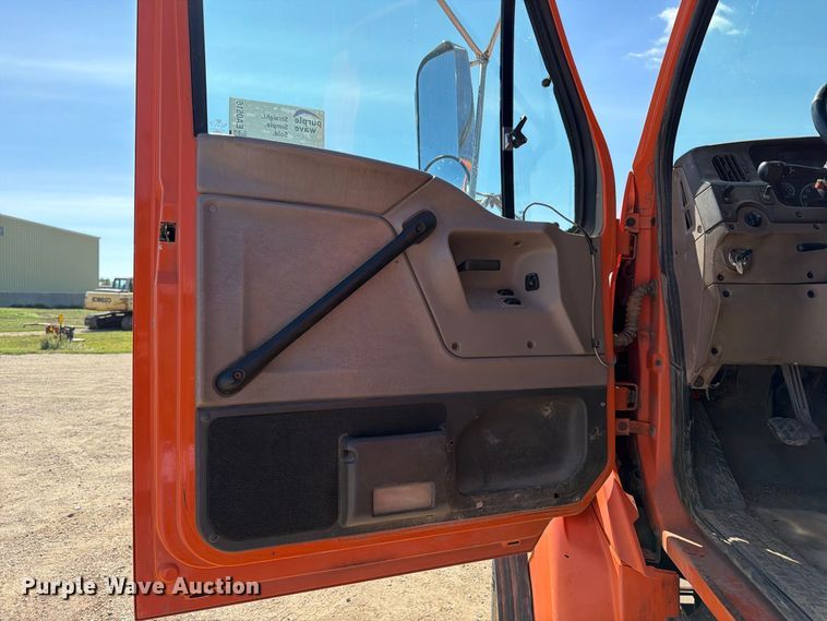 image for item EA0516 2006 Sterling Truck L9500 Series applicator truck