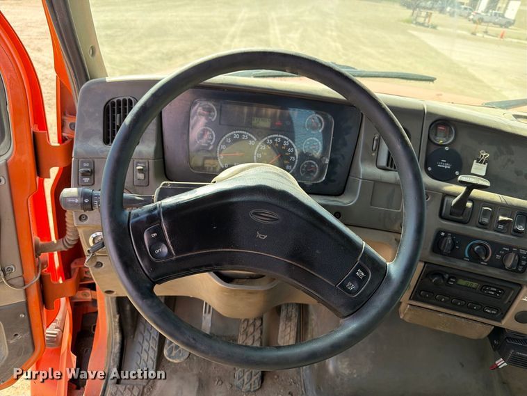 image for item EA0516 2006 Sterling Truck L9500 Series applicator truck
