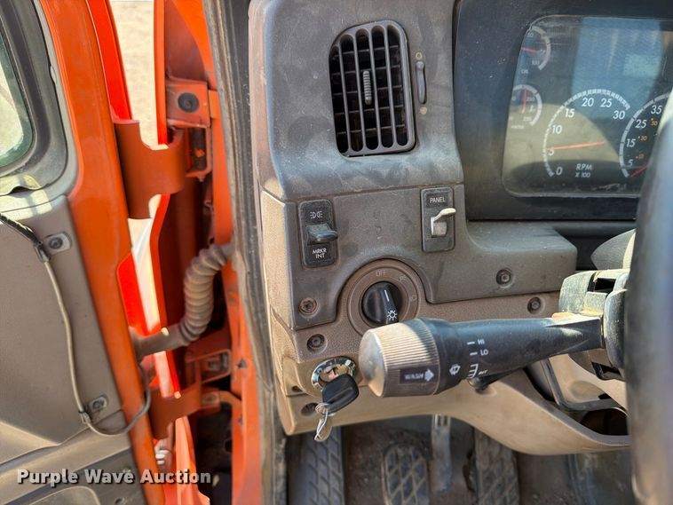 image for item EA0516 2006 Sterling Truck L9500 Series applicator truck